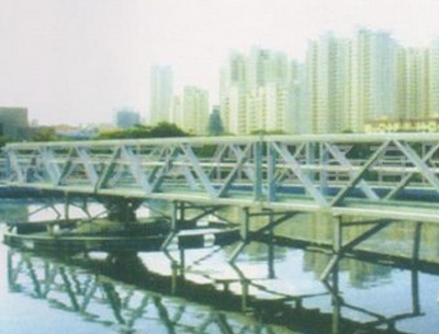 ZCGN型(xing)中心傳動(dong)垂架式刮(guā)泥機